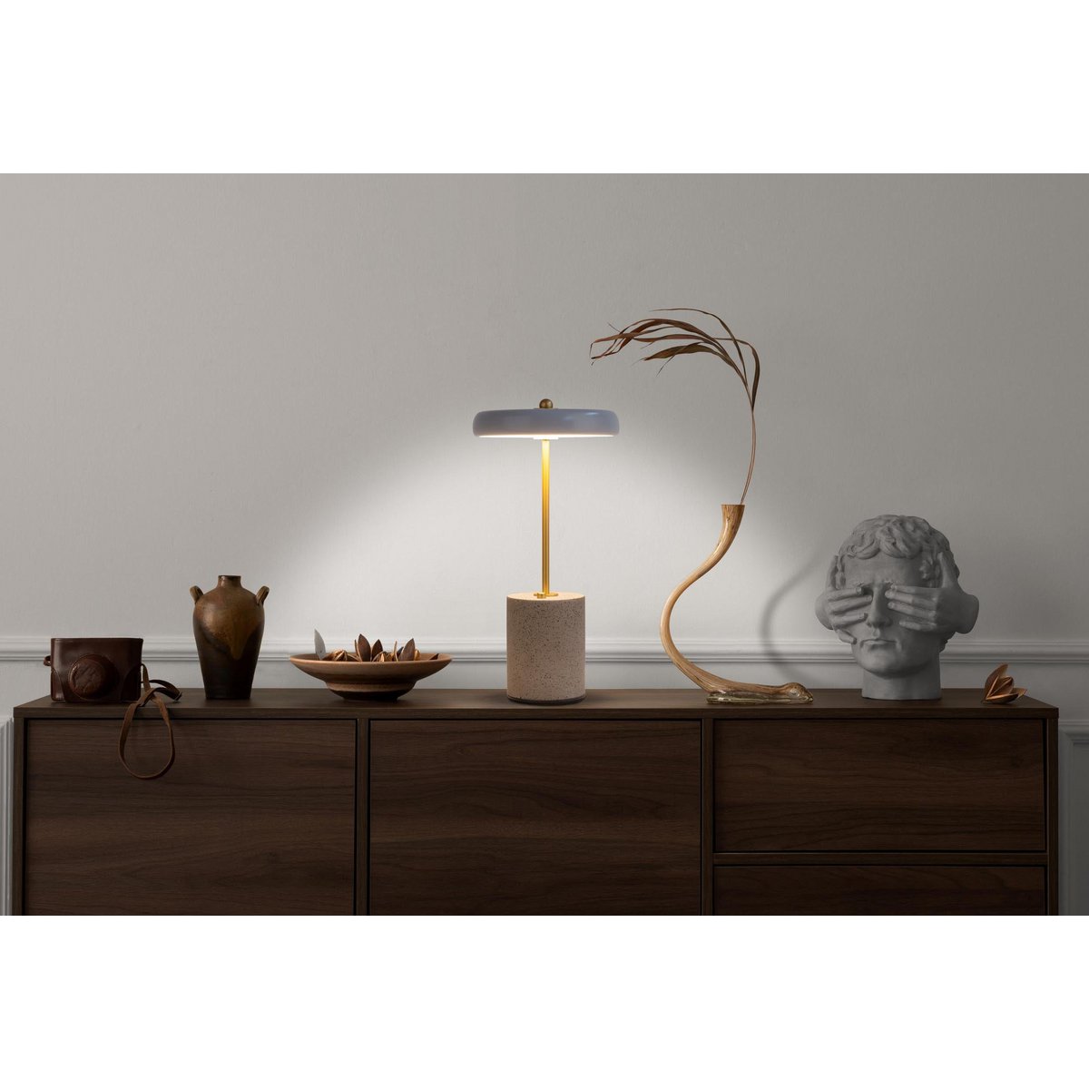 Batterijlamp "seta" grijs 30 cm hoog gemaakt van metaal en beton, met een stevig gebouwd -in LED