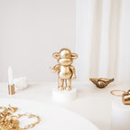 Gouden polyresin aap beeldje 'de legende' - 11x7x19cm