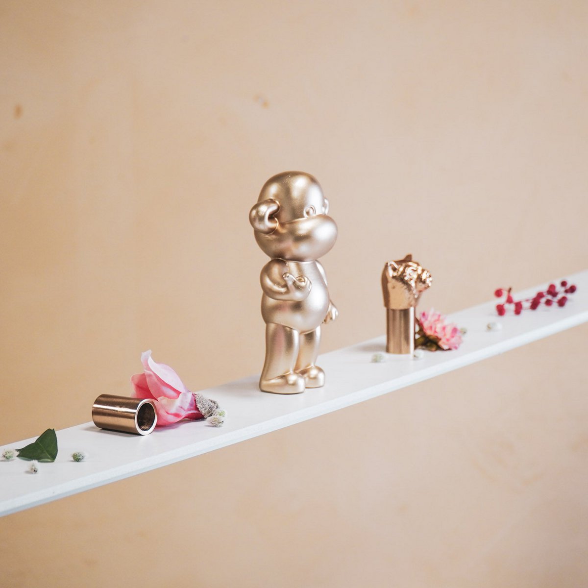 Gouden polyresin aap beeldje 'de legende' - 11x7x19cm