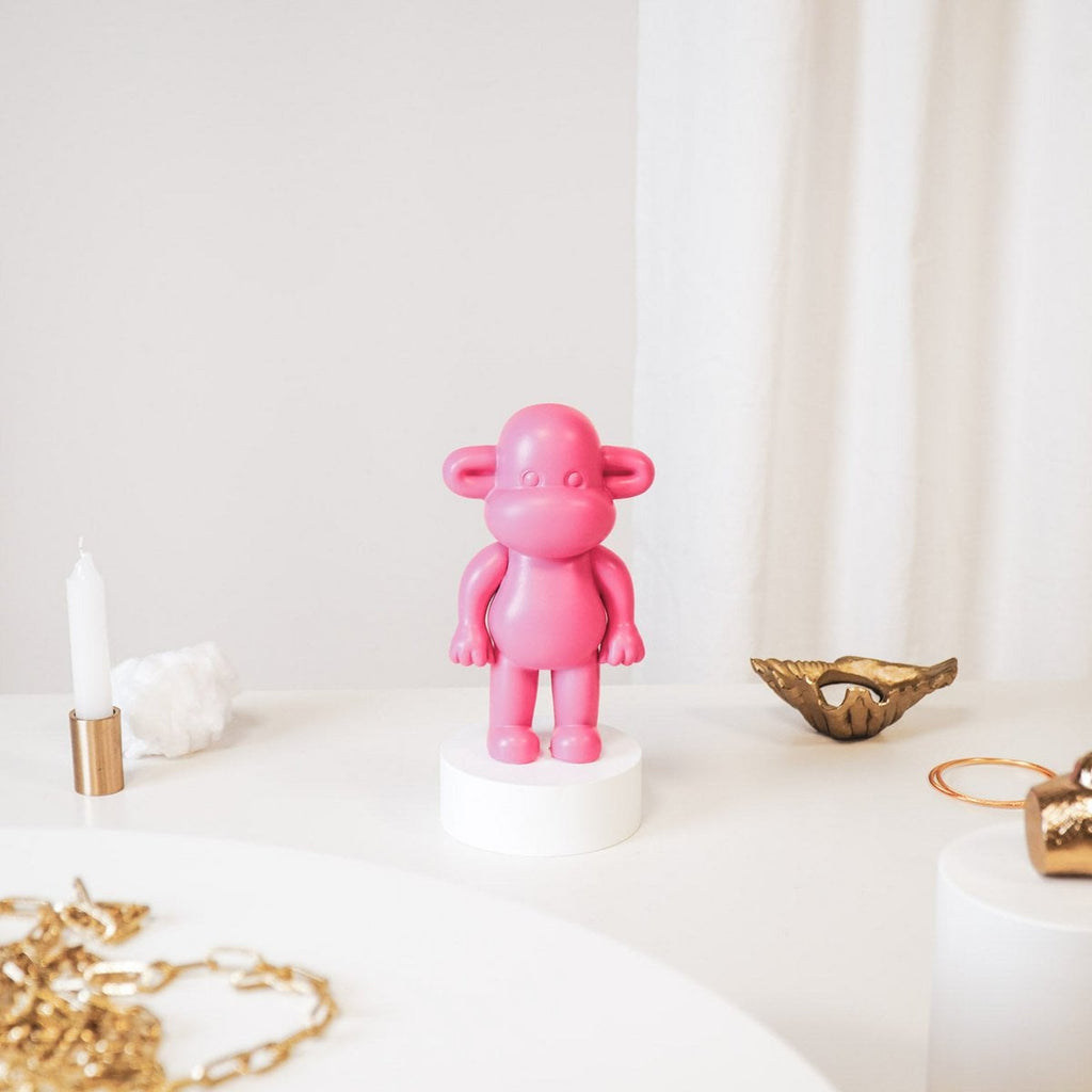 Legende Aap Beeldje - Roze Polyresin - 11x7x19cm - Housevitamin