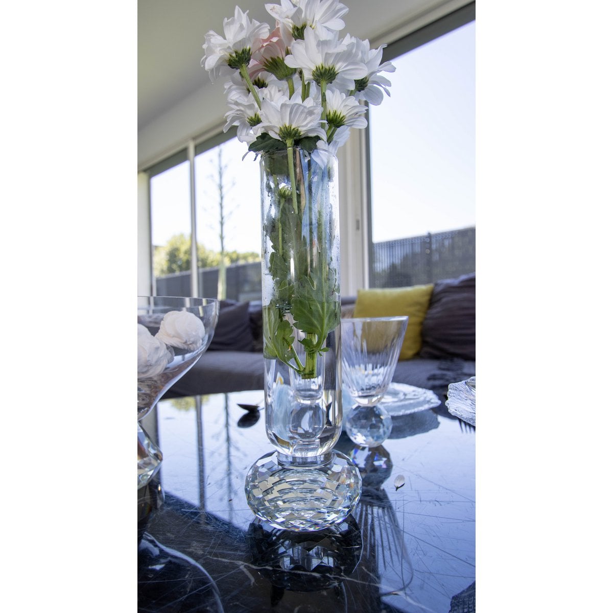 Vaas met diamantvoet in glas - 10x10x29.5 cm transparant