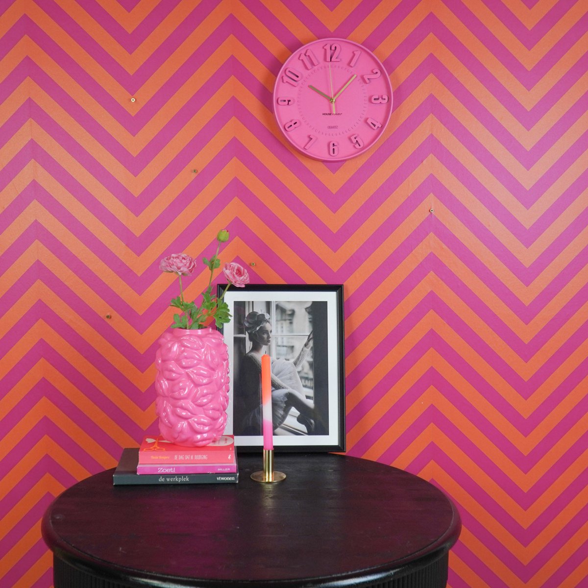Neon roze wandklok - 30x30x4cm, Housevitamin