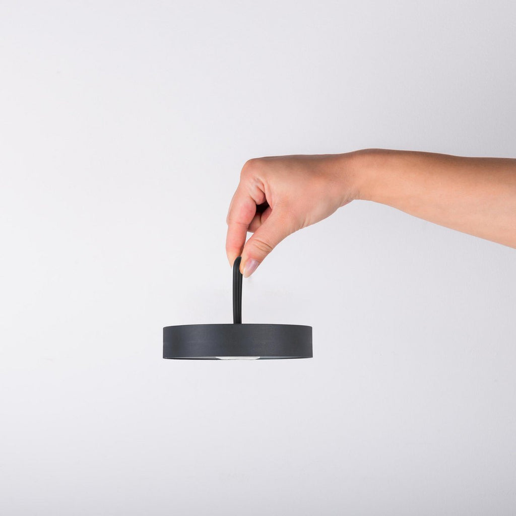 LED -batterijlamp magnetisch "Ella" voor buiten en binnen, gemaakt van metaal en plastic in zwart, 35 cm hoog