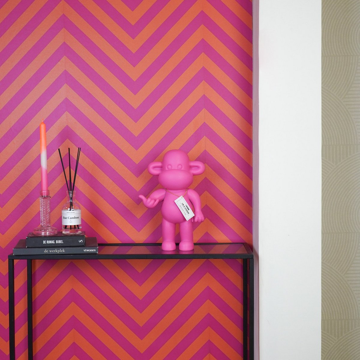 Legende-aap Ornament - polyresin - roze - 20,5x13,5x35cm