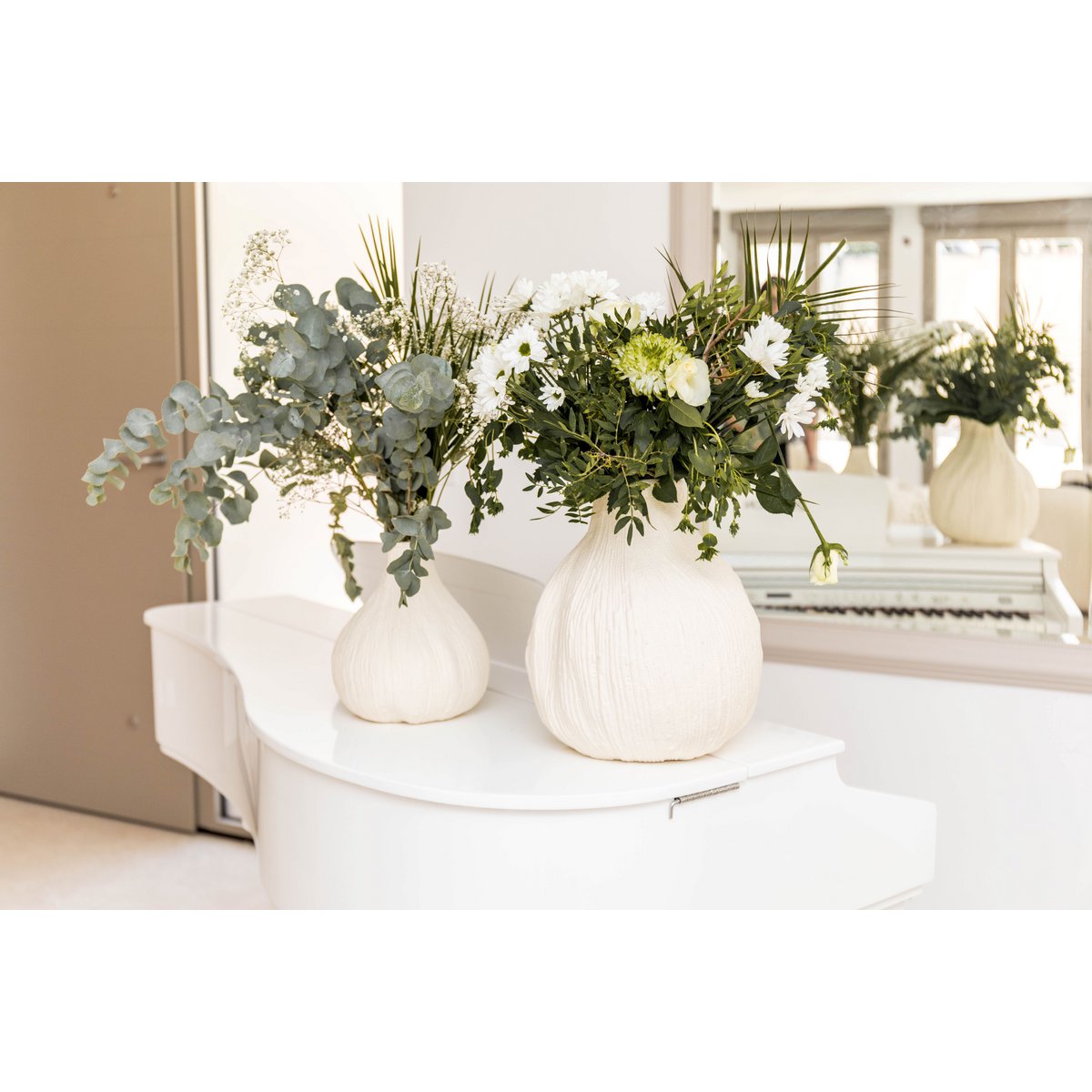 Romig witte ronde vaas - Aulica 29x29x32cm